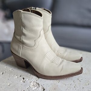 Tecovas Daisy zip bootie in Bone